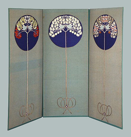 Biombo de tres paneles, 1896, Mackay Hugh Baillie Scott, algodón y cáñamo con seda, Londres, Victoria and Albert Museum