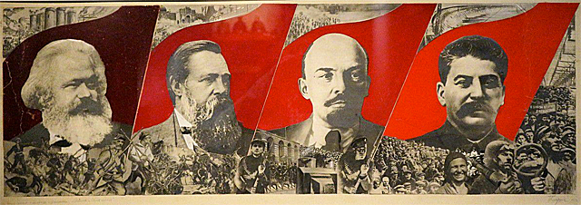 Dressez la bannière de Marx, Engels, Lénine et Staline ! Esquisse pour une affiche, 1933, Gustav Klucis. Riga, Musée national des arts de Lettonie.
