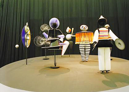 Oskar Schlemmer, Les Figurines du Ballet triadique, 1922, Stuttgart, Staatsgalerie.